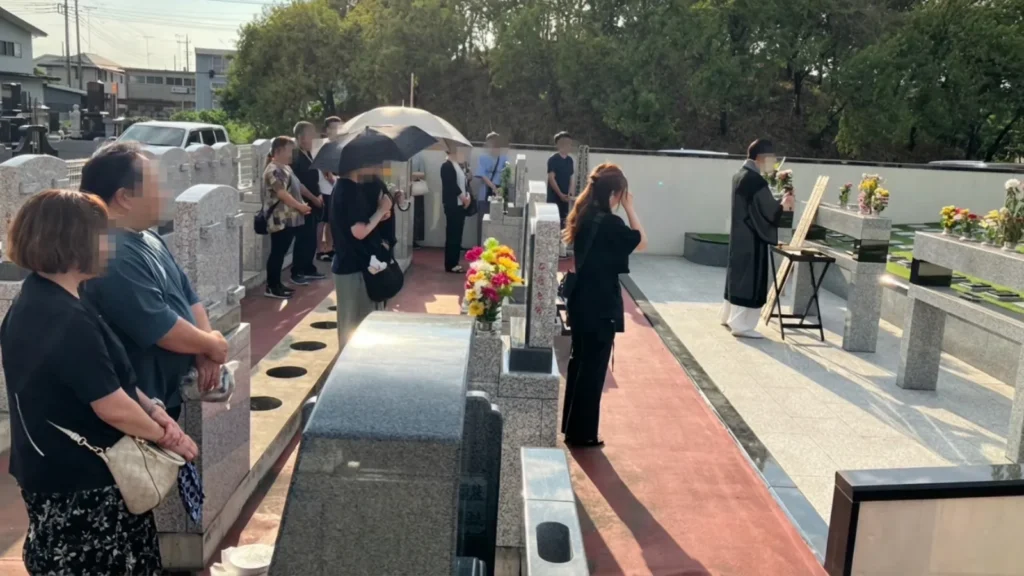 合同供養の様子2。ゴダイでは日々のご供養と、親族を招いた合同供養を定期的に行っている。